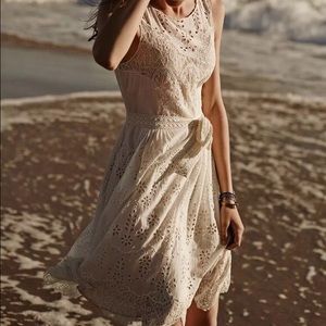 1 HR Sale‼️Winward Ivory eyelet dress